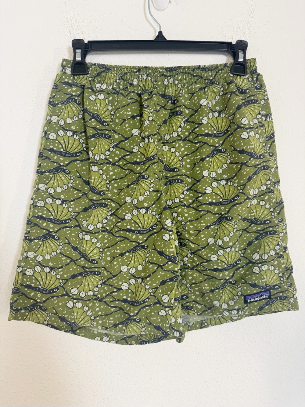 Patagonia Men’s Olive Green hexy fish Patterned baggies shorts